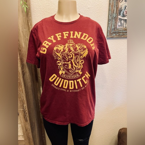 HARRY POTTER Gryffindor Universal Theme Park T-shirt size L - Picture 2 of 10